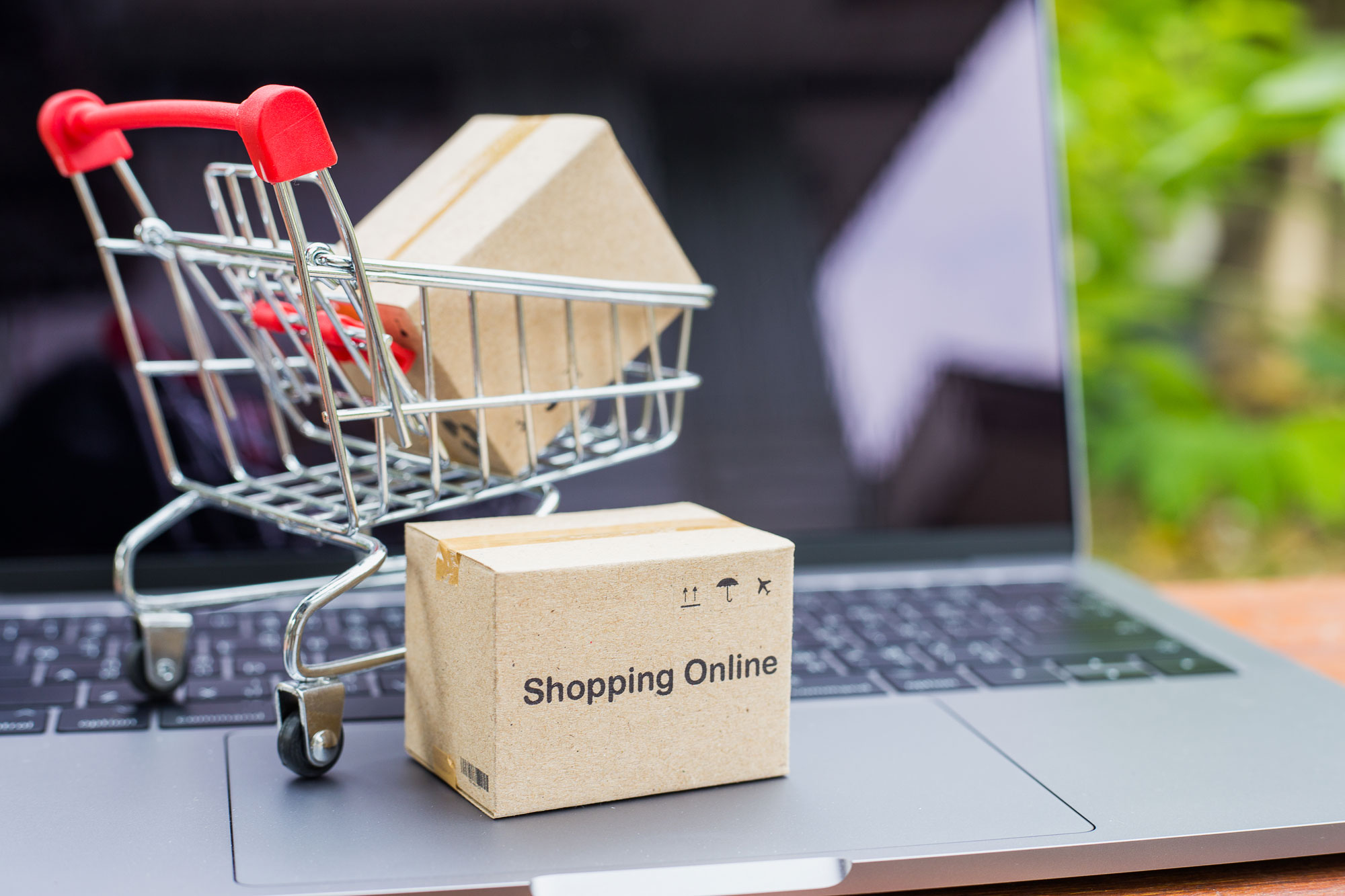 Nếu mua trực tuyến bạn cần tìm hiểu kỹ càng các thông số liên quan để tránh việc thất vọng khi nhận hàng.